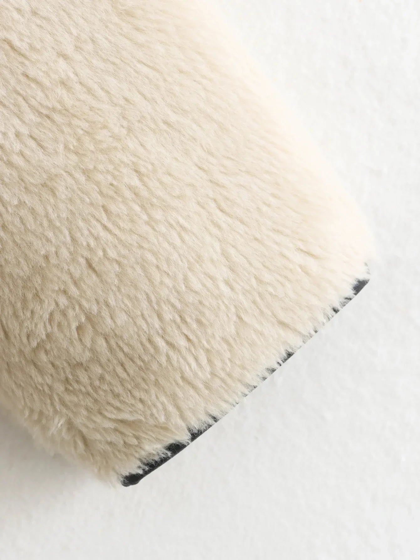 Women's new Fashion large Lapel design loose warm Fur Faux Leather jacket Coat retro long sleeved button up Female Coat chic top